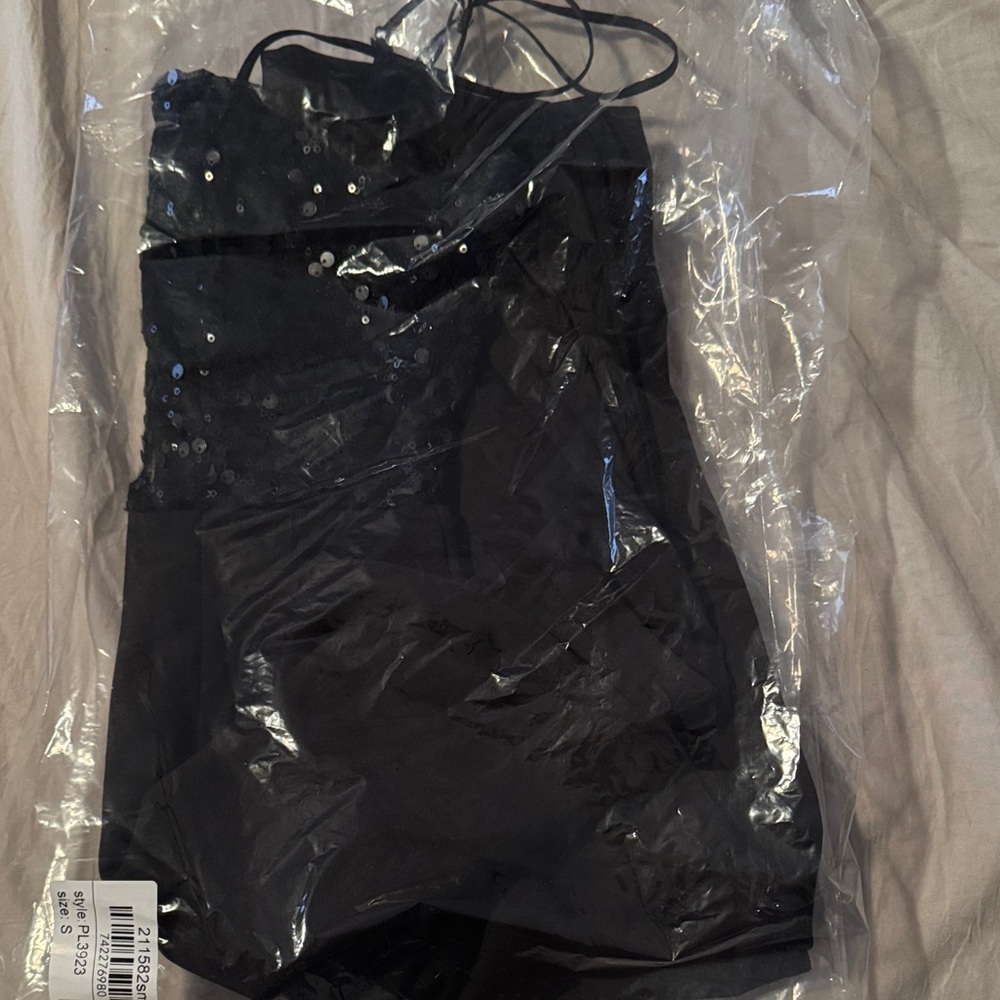 Elegant Black Sequin Jumpsuit - Picture 10 of 10